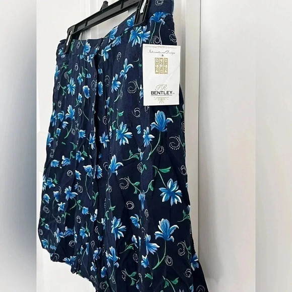 Bentley large floral skirt NWT - Picture 6 of 6